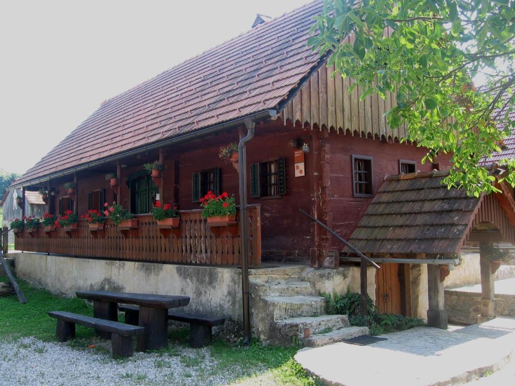 הוילה Krška Vas Tourist Farm Pri Martinovih מראה חיצוני תמונה